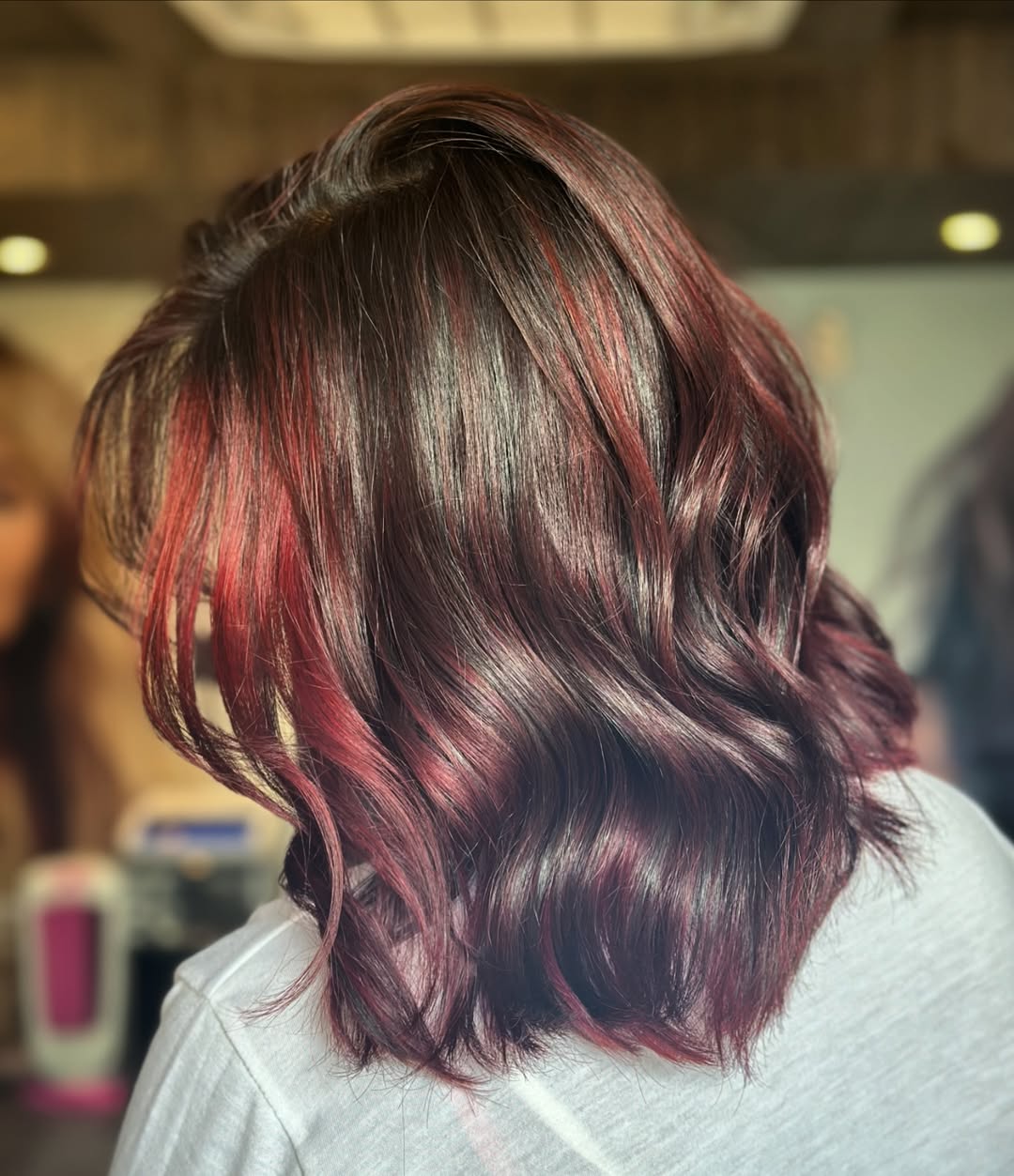 red highlights on brown hair