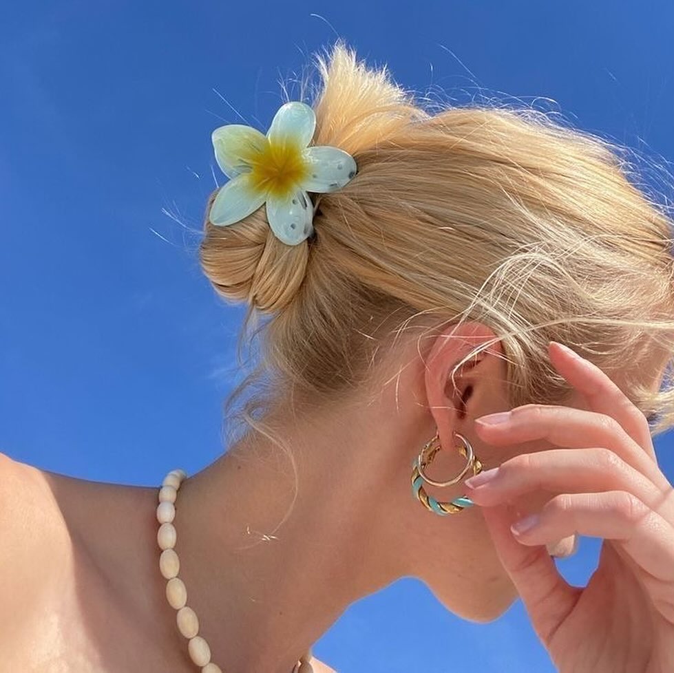 claw clip updo for short hair