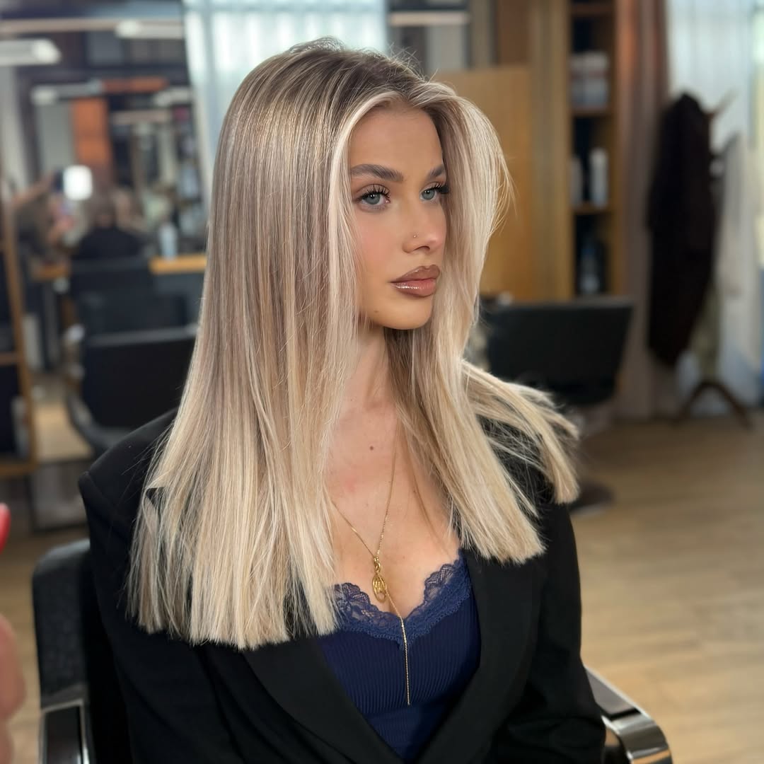 dimensional blonde balayage with money piece