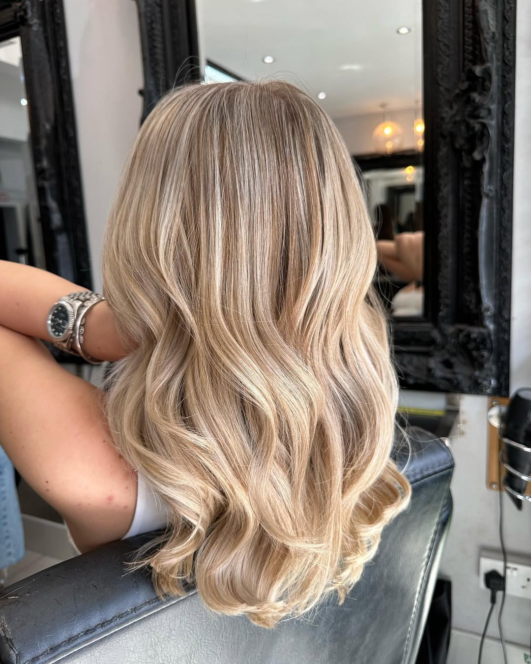 light brown hair with blonde highlights and lowlights