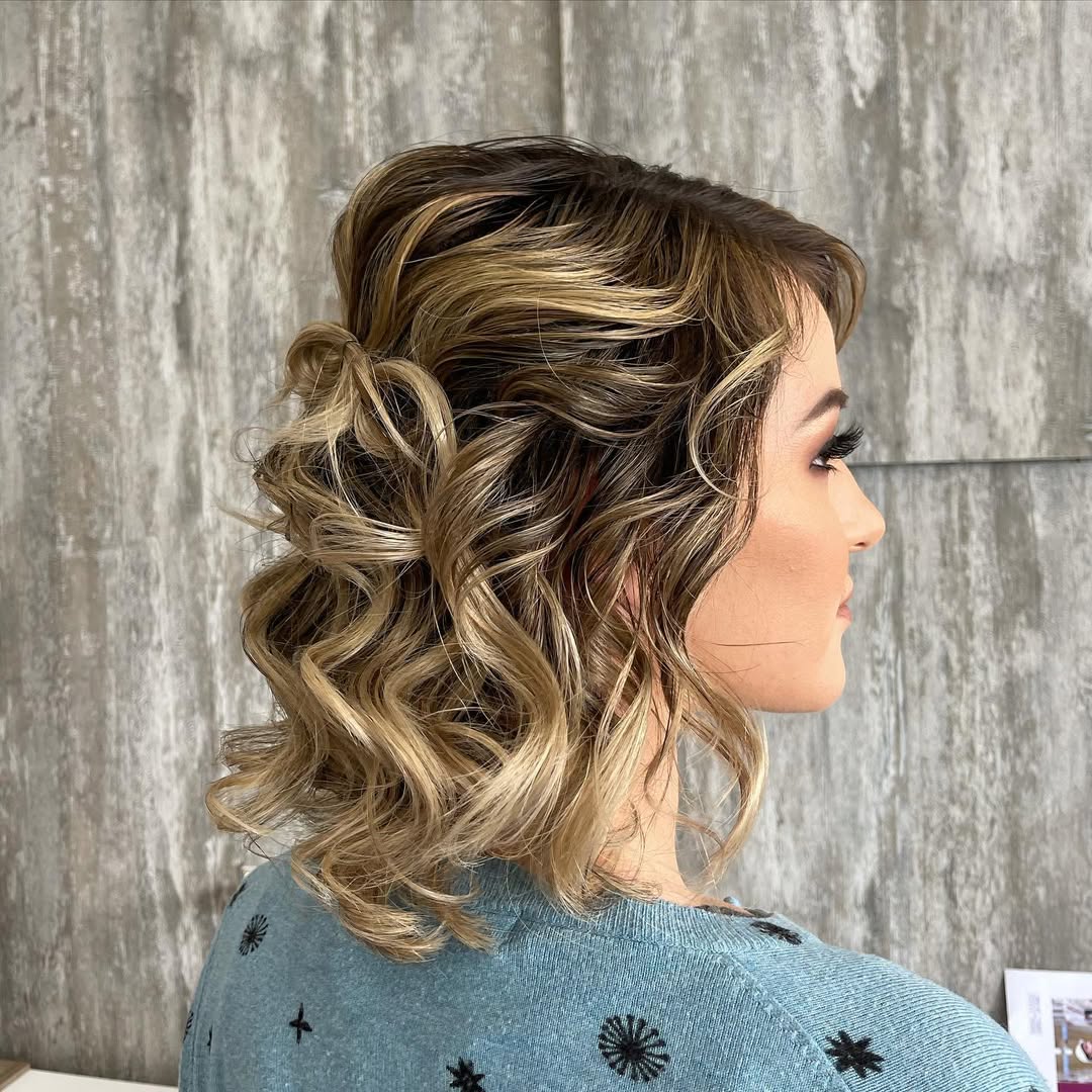cute wavy hairstyle for short hair