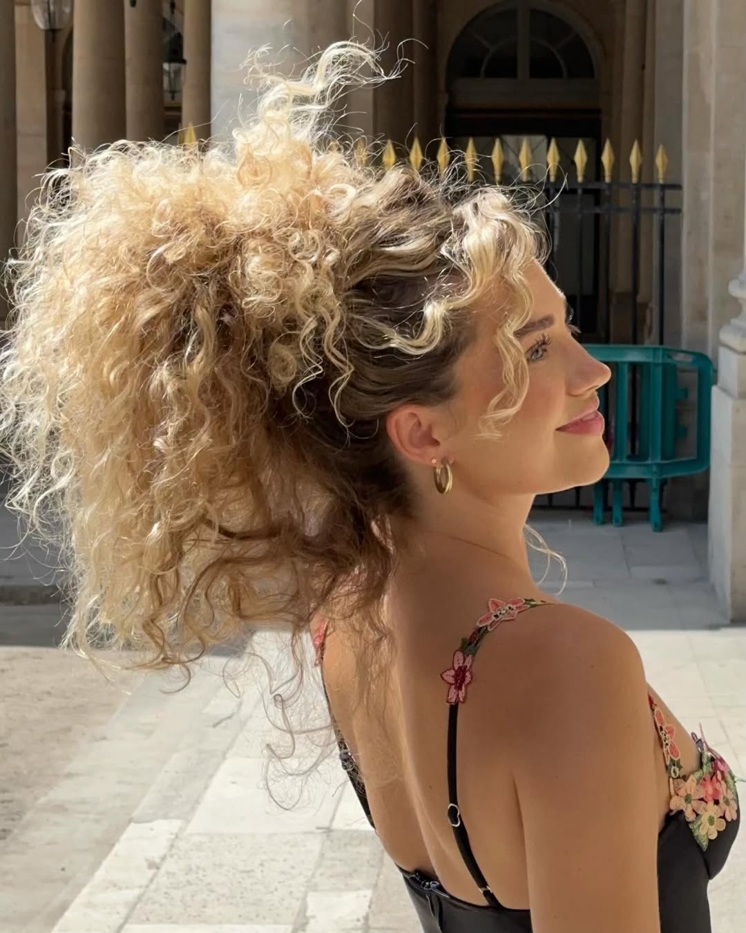 easy summer hairstyle for curly hair
