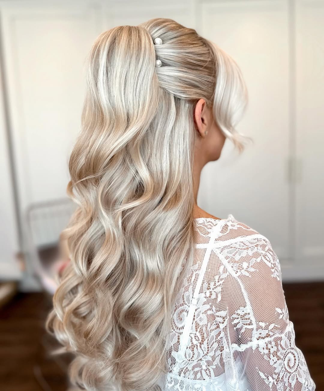 half up half down wavy ponytail