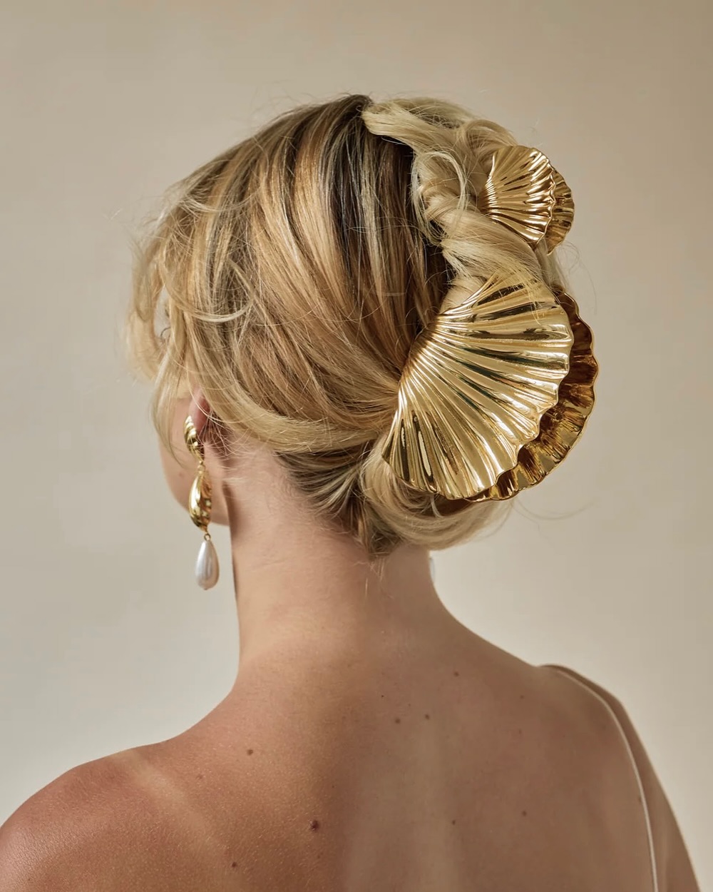 shell claw clip bun