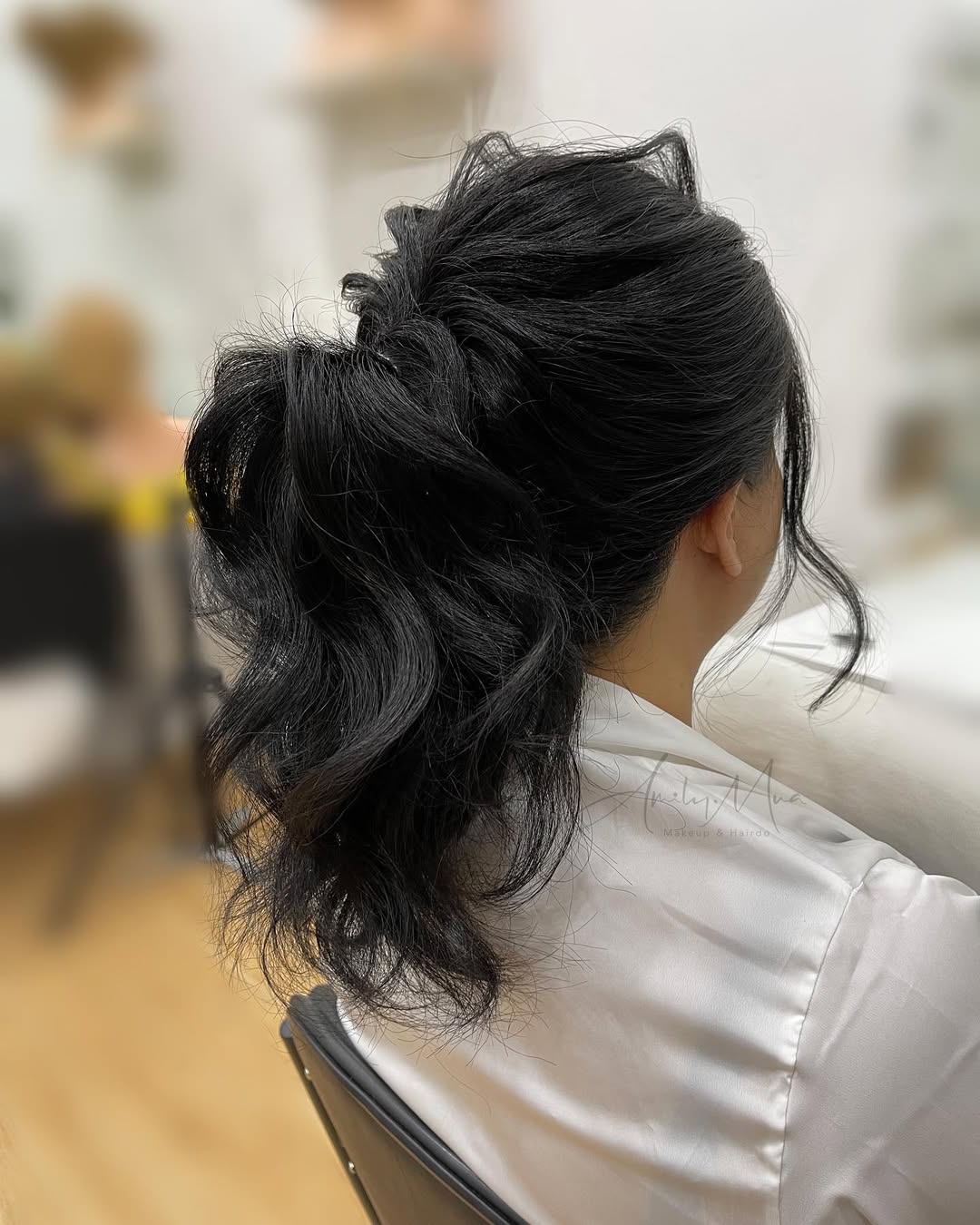 Textured ponytail on medium length hair