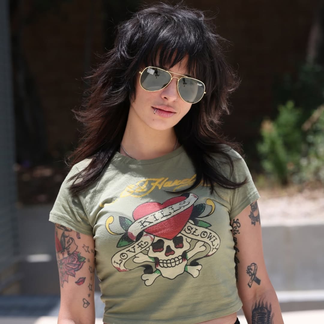 choppy shoulder length hair with bangs
