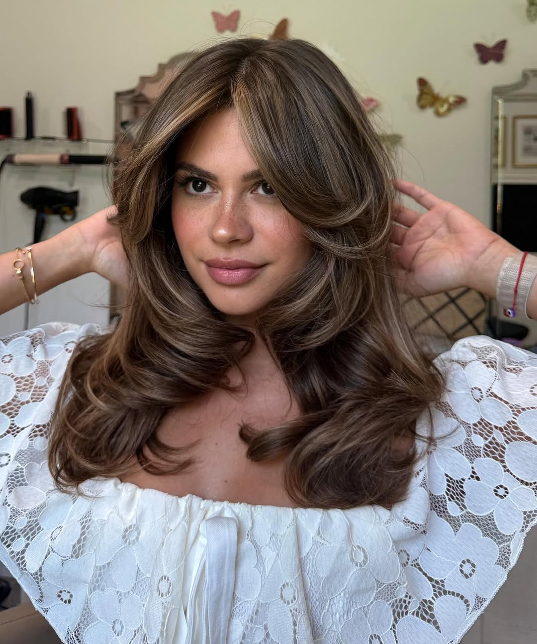 honey bronde medium layered haircut for women