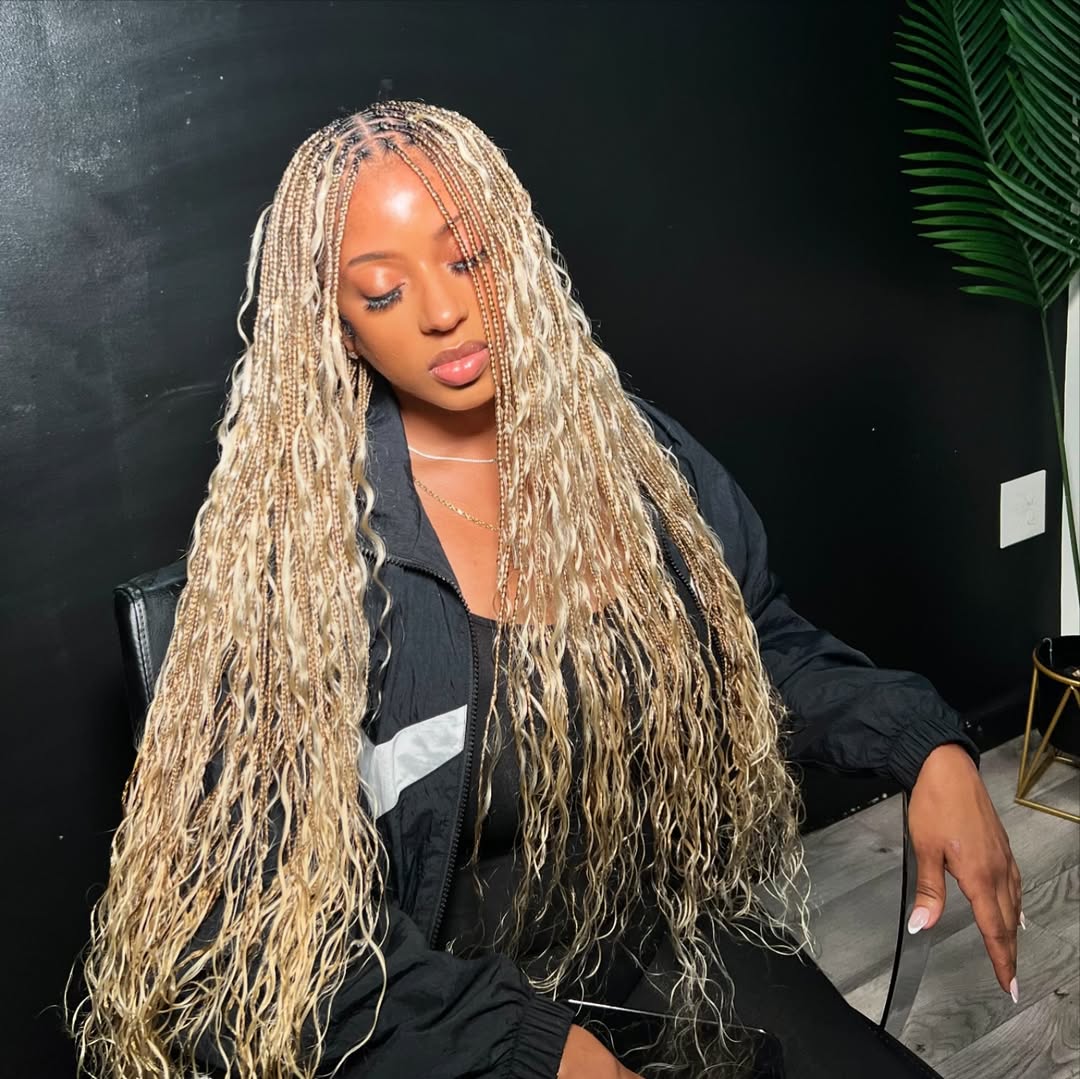 honey blonde knotless boho braids