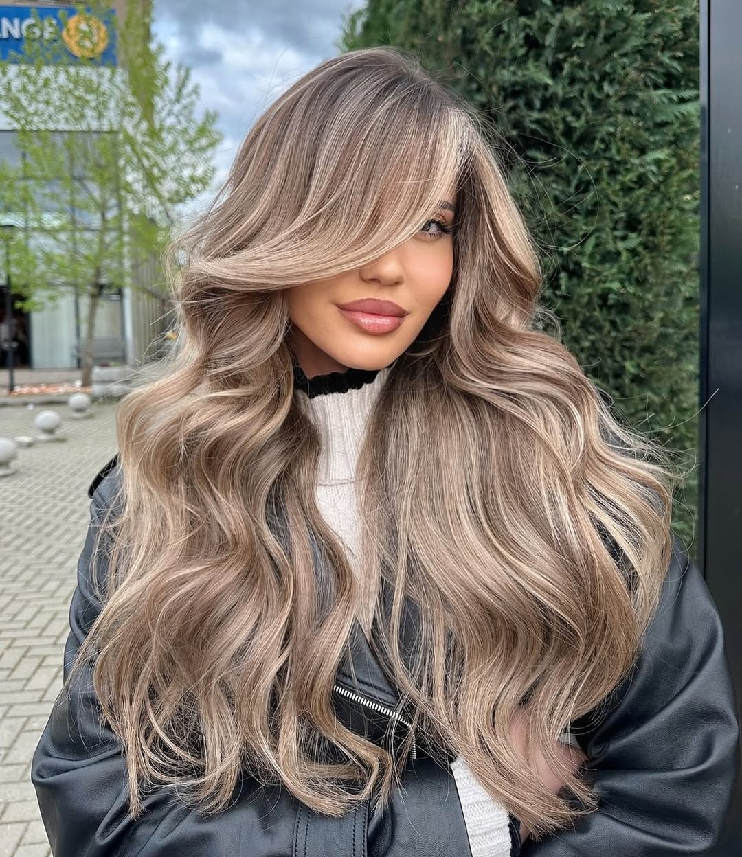 light brown hair with blonde highlights