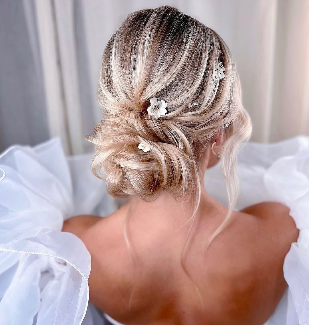 short wedding hairstyle with flowers