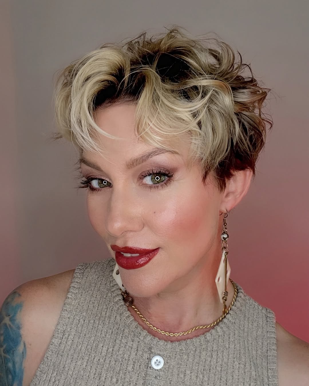 messy pixie cut with side bangs