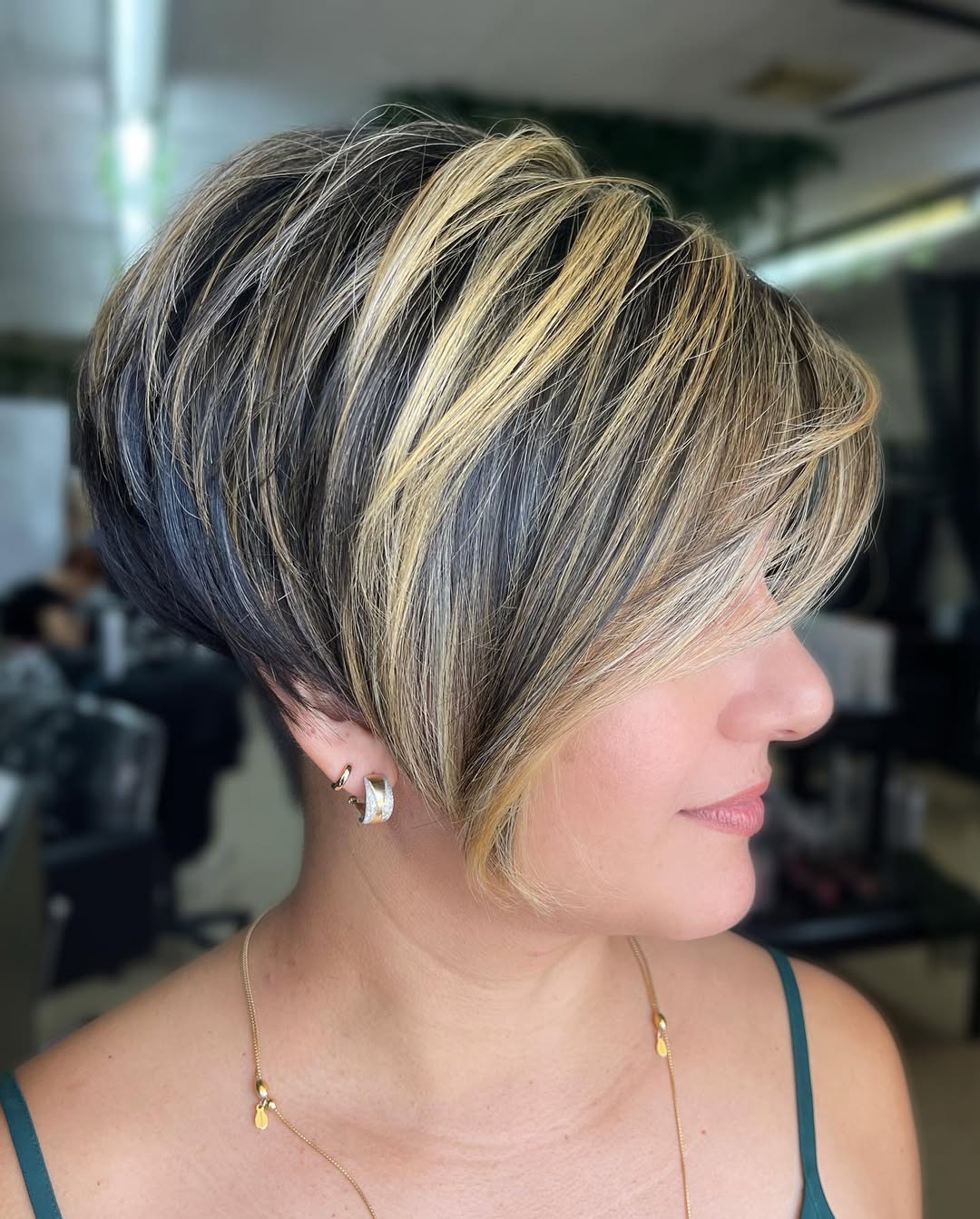 asymmetrical pixie cut with highlights